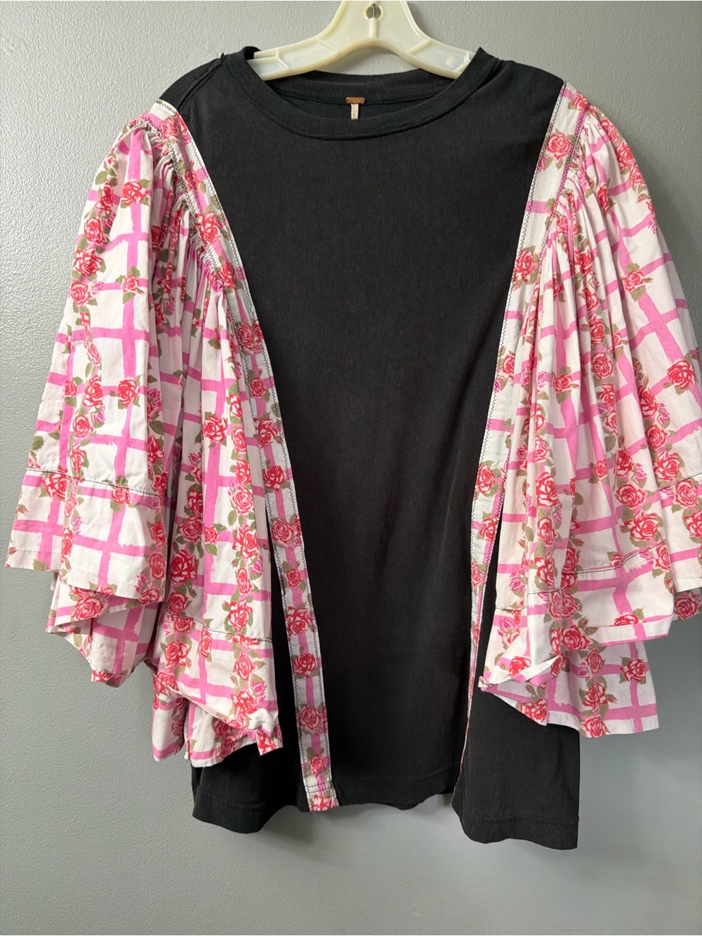 Free People Folklore Tee exaggerated plaid and floral patterned sleeve XS - Picture 3 of 9